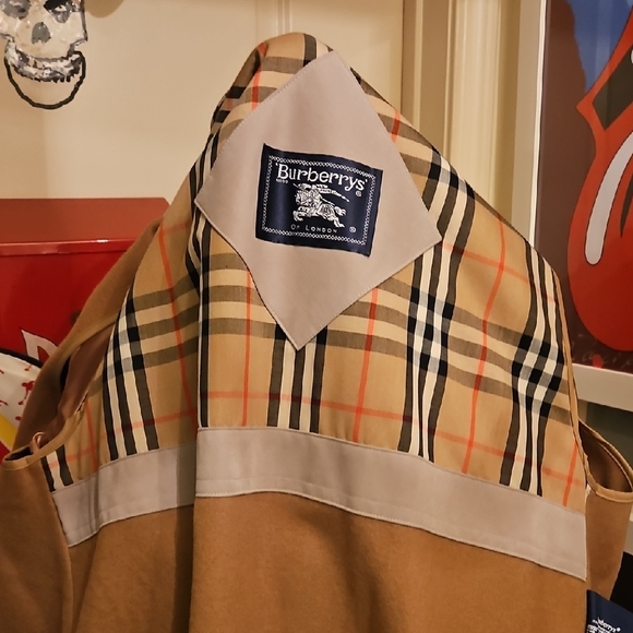 Burberry Camden Trench Coat for Women - Picture 5 of 10